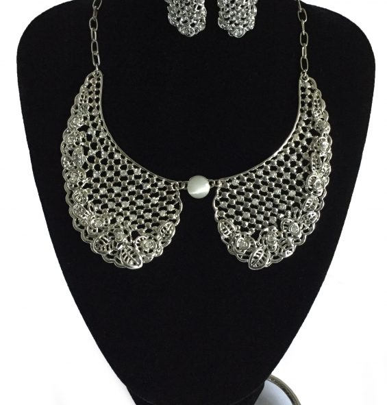 J0284 Collar necklace set £29.99