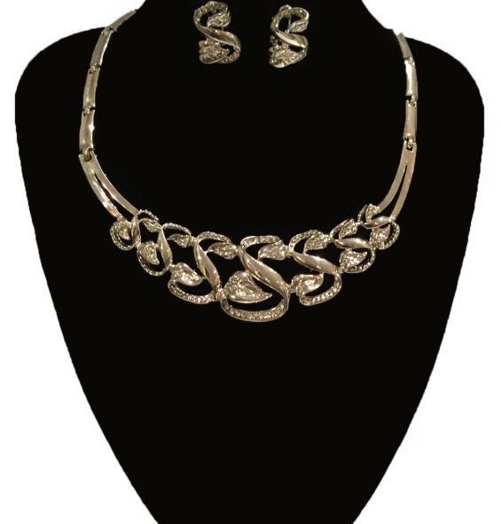 J0294 Silver curve set £22.99